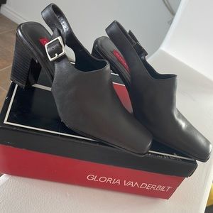 Gloria Vanderbilt Sling, Size 7.